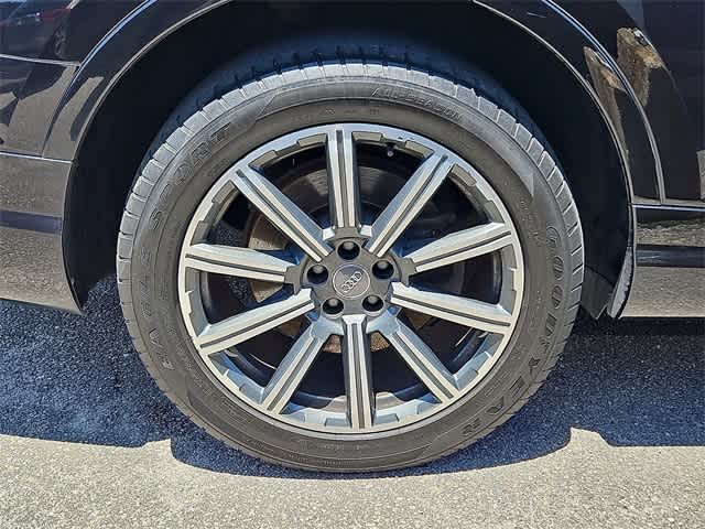 Vehicle image 4 of 4