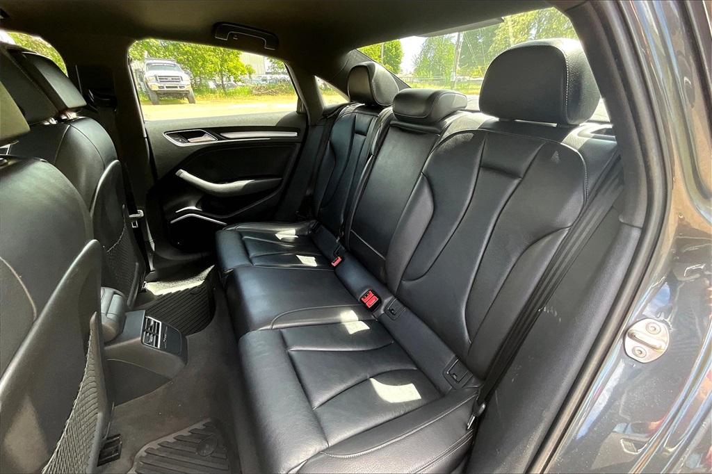 Vehicle image 20 of 33