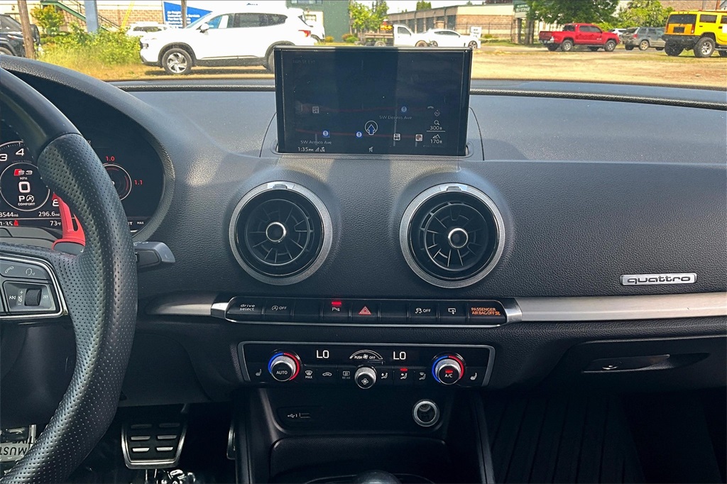 Vehicle image 8 of 33