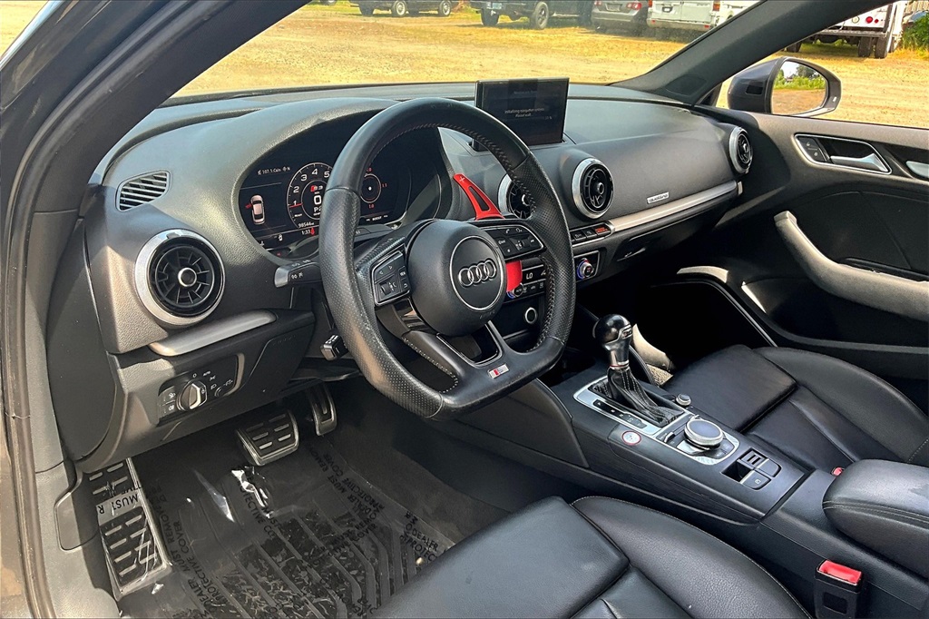 Vehicle image 17 of 33