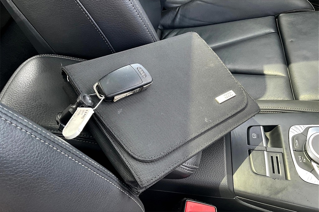 Vehicle image 14 of 33