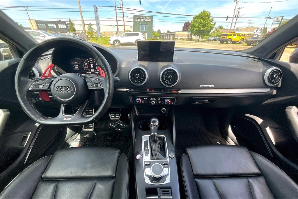 Vehicle image 15 of 33