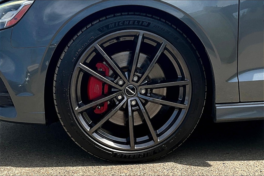 Vehicle image 12 of 33