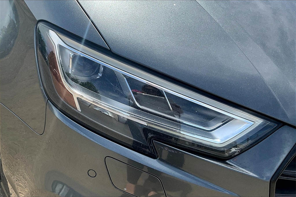 Vehicle image 26 of 33