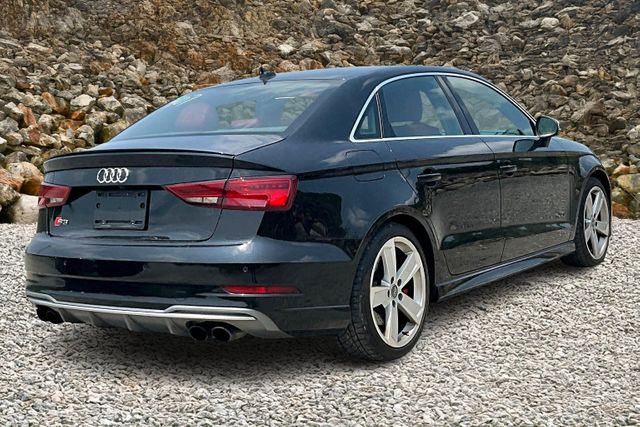 Vehicle image 4 of 33