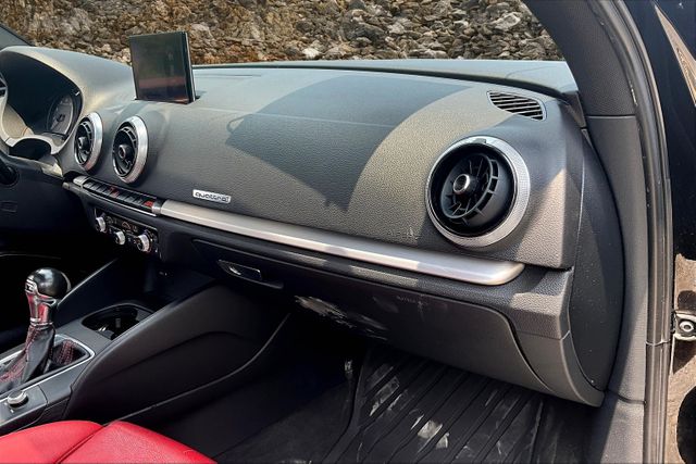 Vehicle image 16 of 33