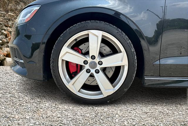 Vehicle image 11 of 33
