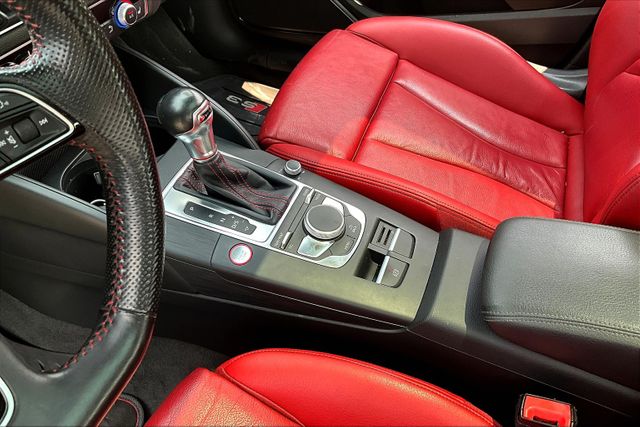 Vehicle image 14 of 33