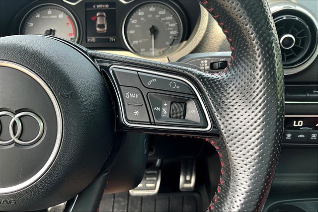 Vehicle image 18 of 33