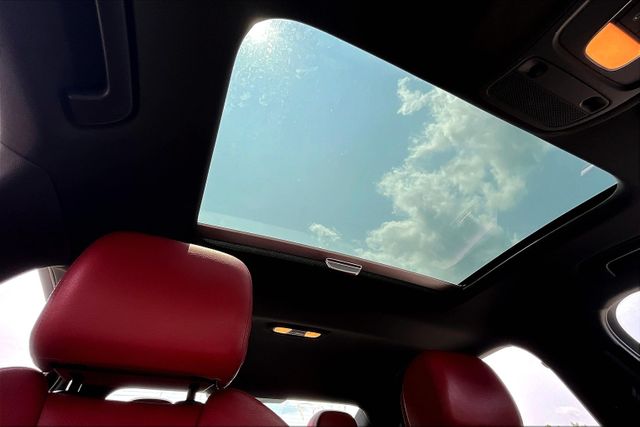 Vehicle image 21 of 33