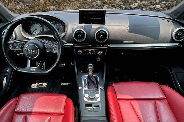 Vehicle image 15 of 33