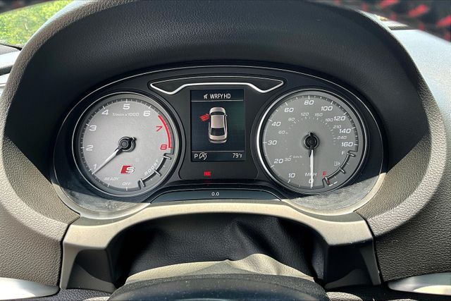 Vehicle image 19 of 33