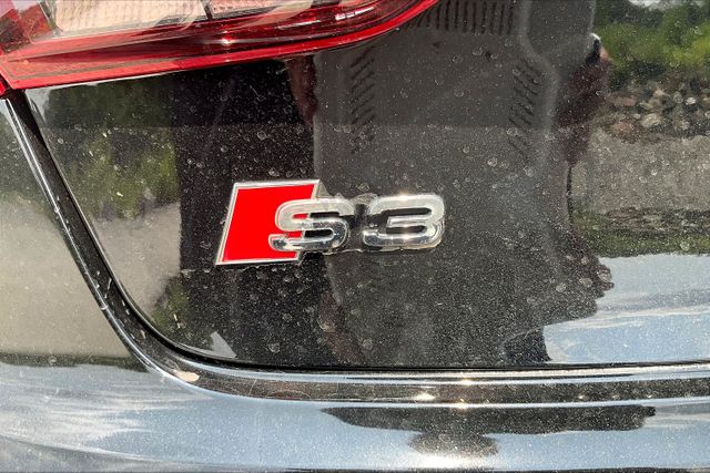 Vehicle image 10 of 33