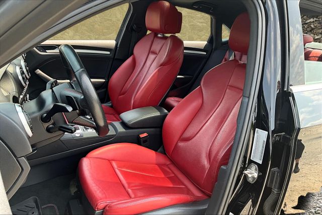 Vehicle image 24 of 33