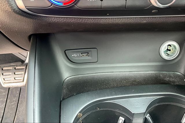 Vehicle image 31 of 33