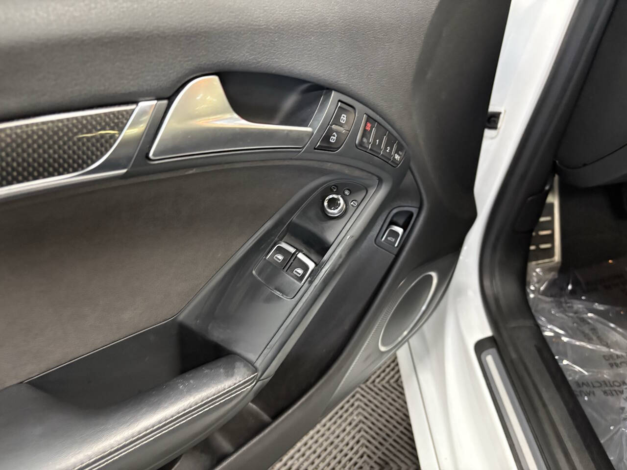 Vehicle image 41 of 48