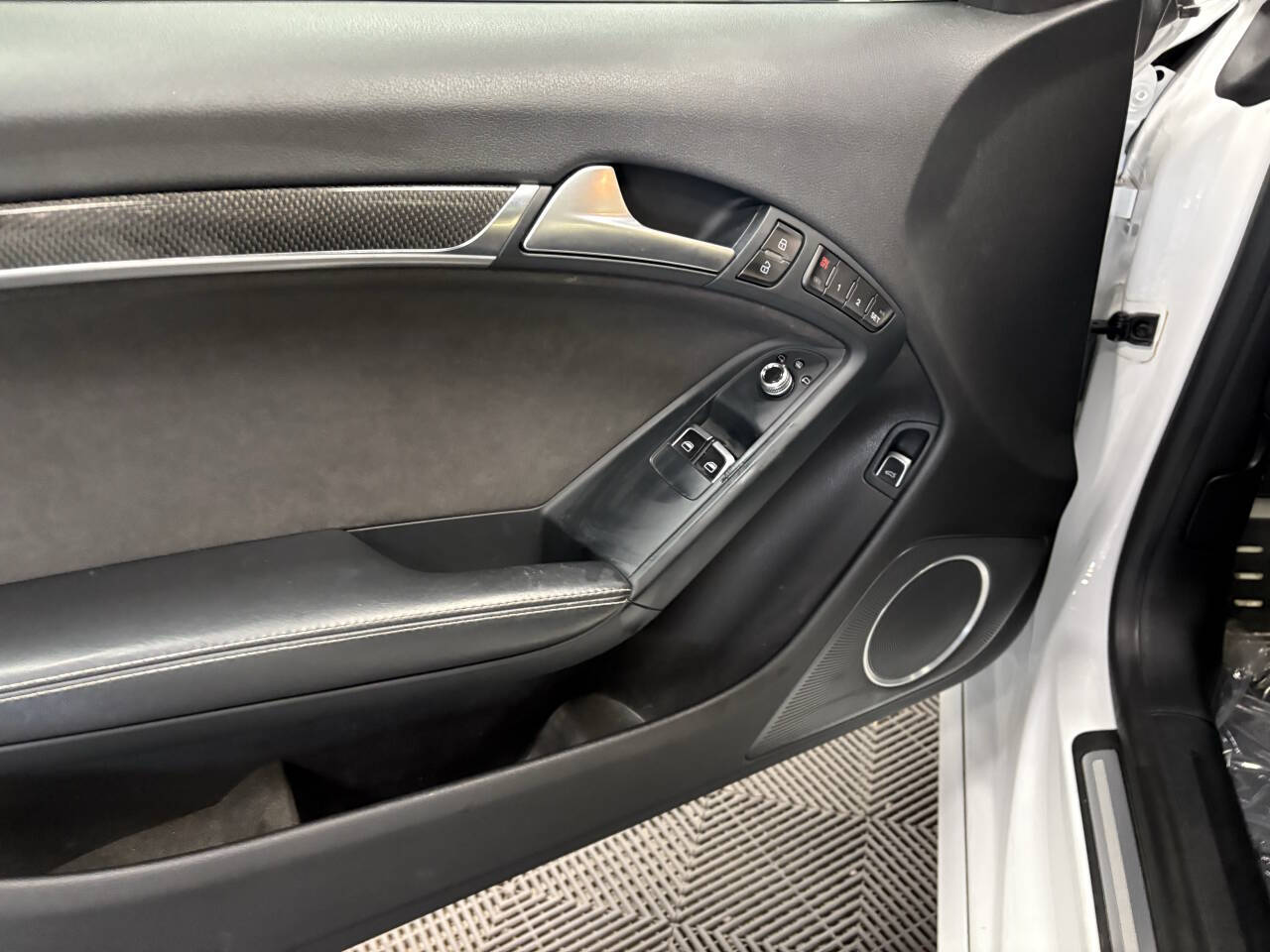 Vehicle image 42 of 48