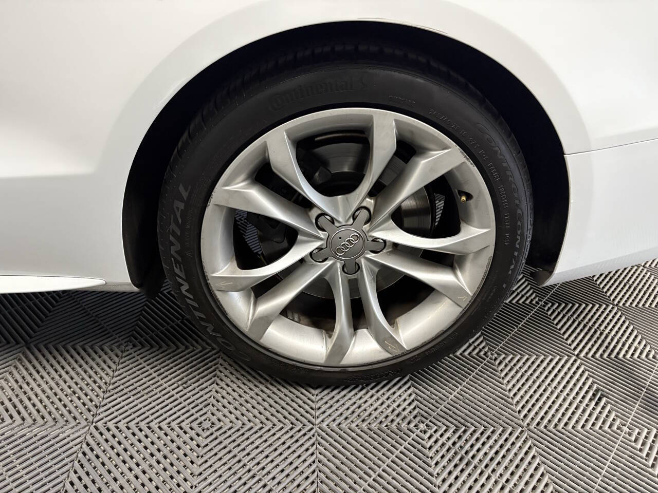 Vehicle image 10 of 48