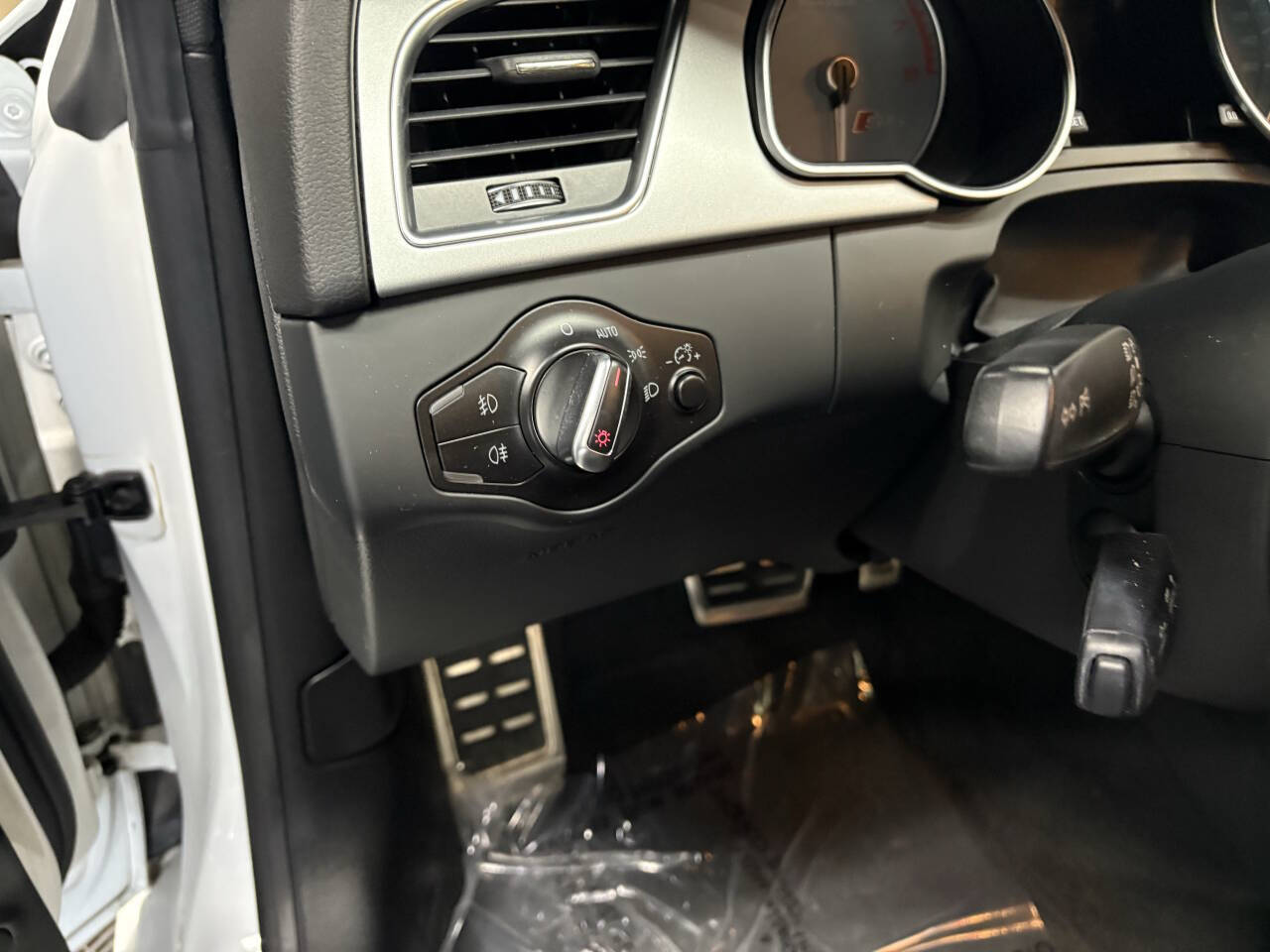 Vehicle image 40 of 48