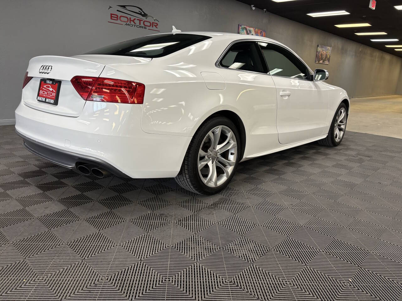 Vehicle image 6 of 48