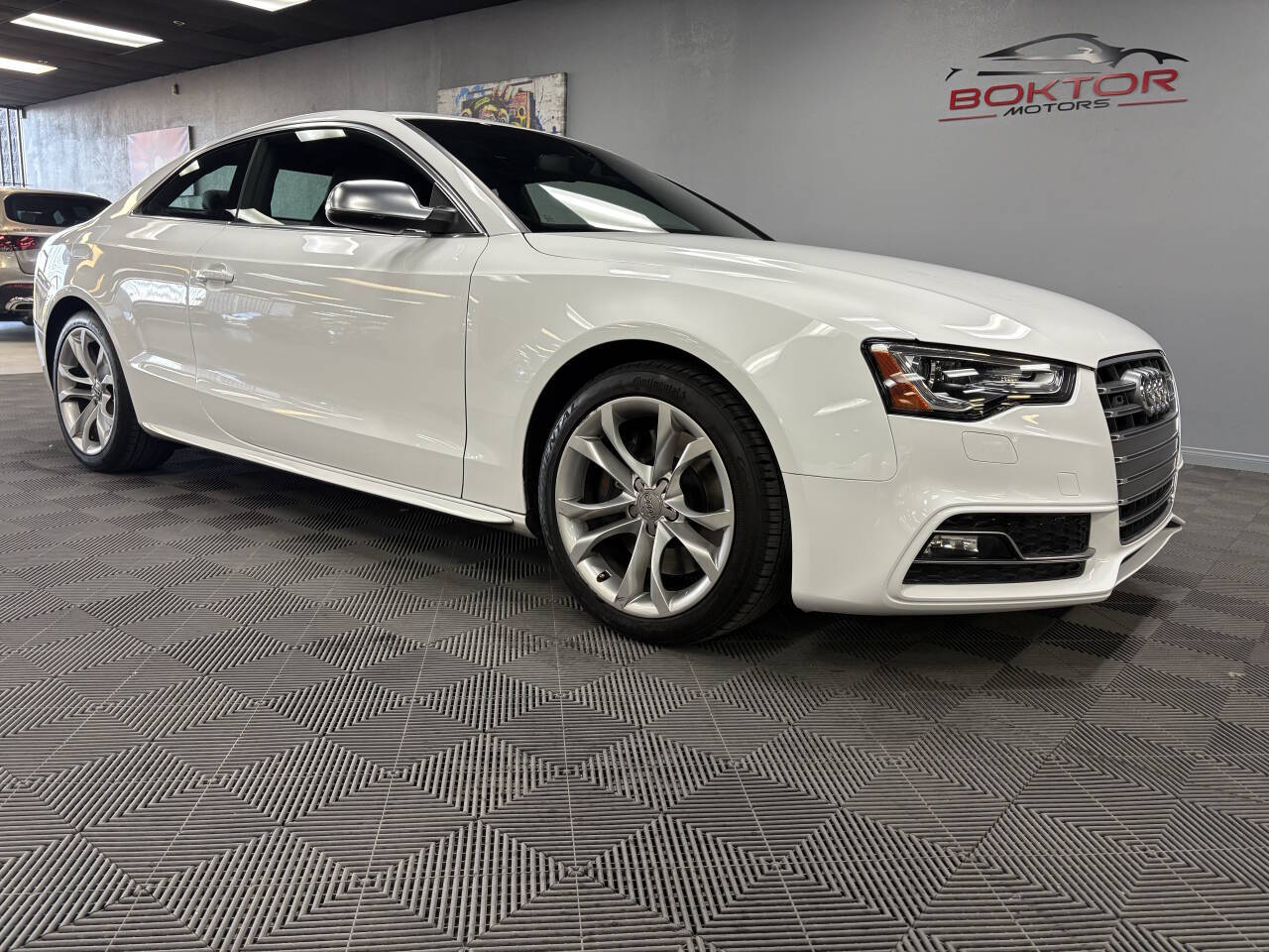 Vehicle image 4 of 48