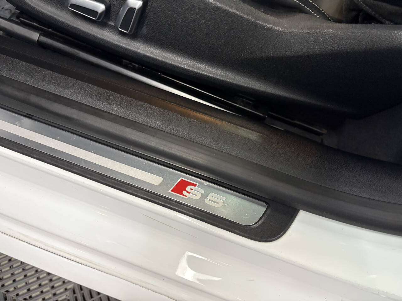 Vehicle image 43 of 48