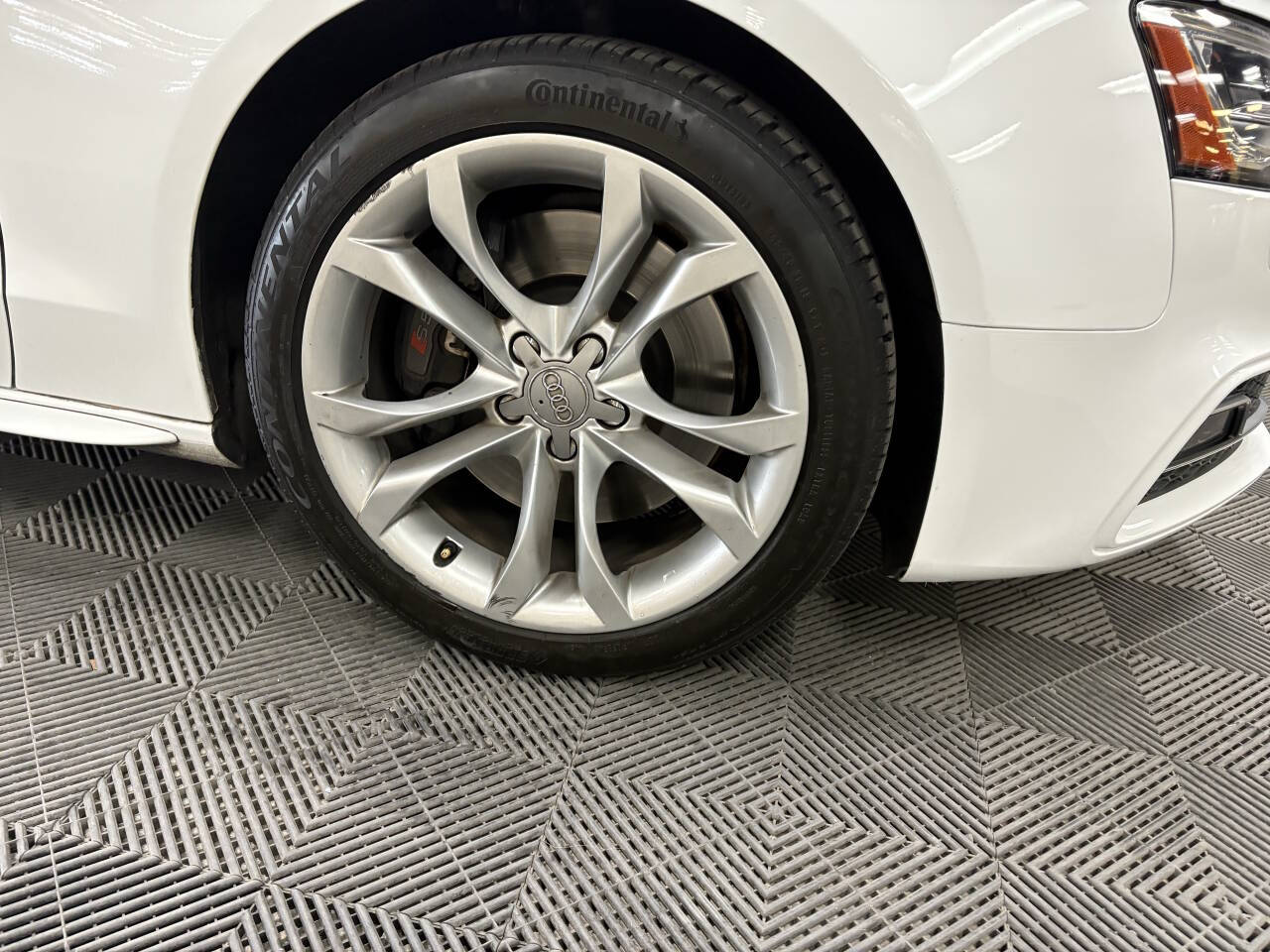 Vehicle image 13 of 48