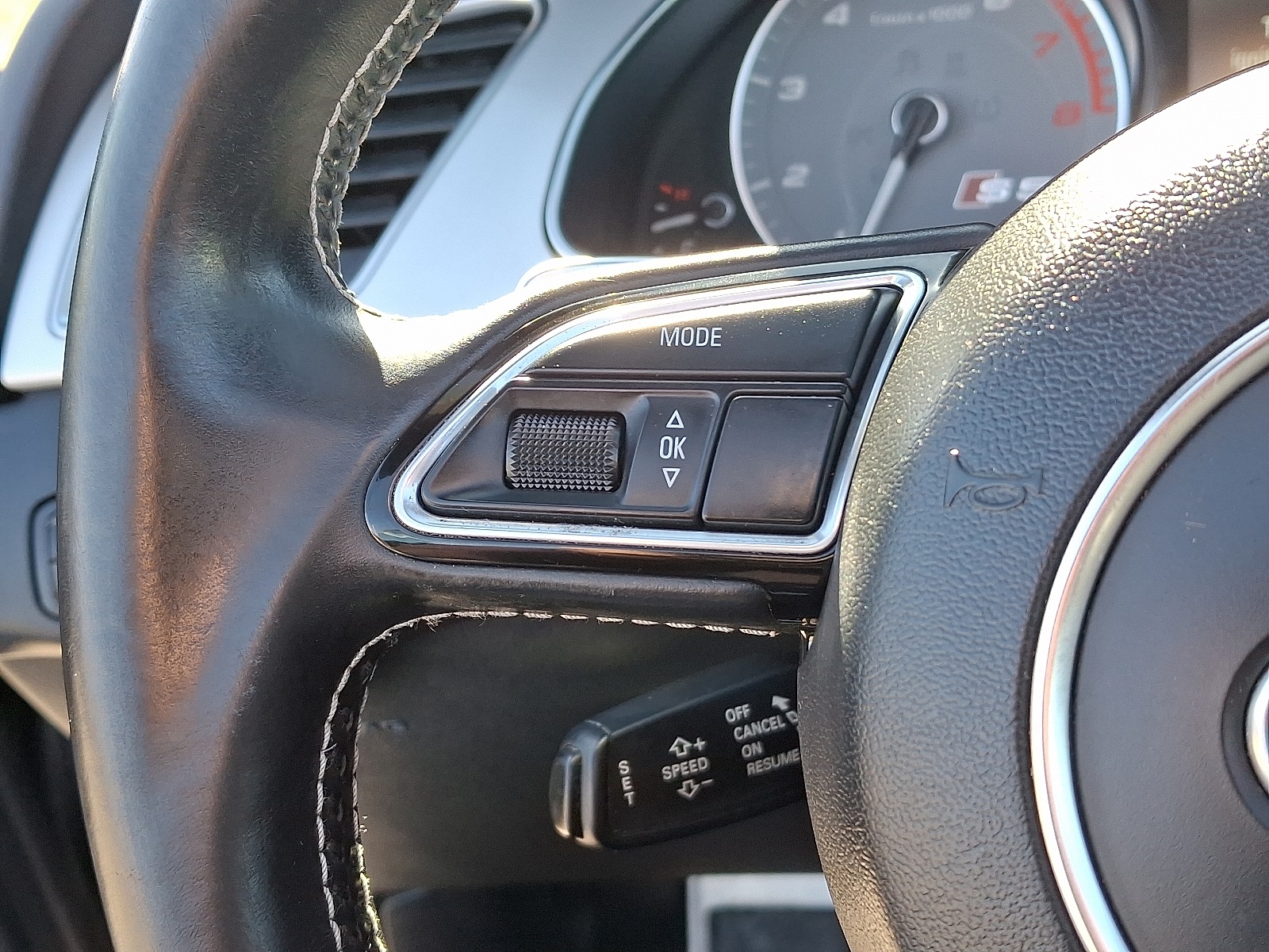 Vehicle image 21 of 28