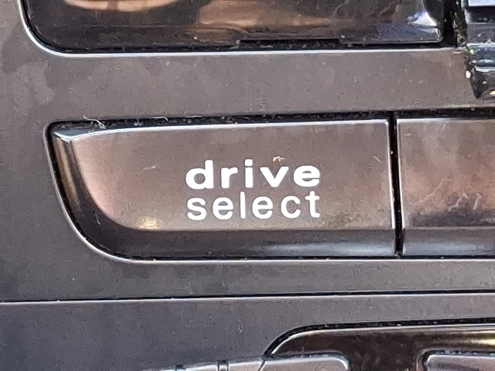 Vehicle image 24 of 28