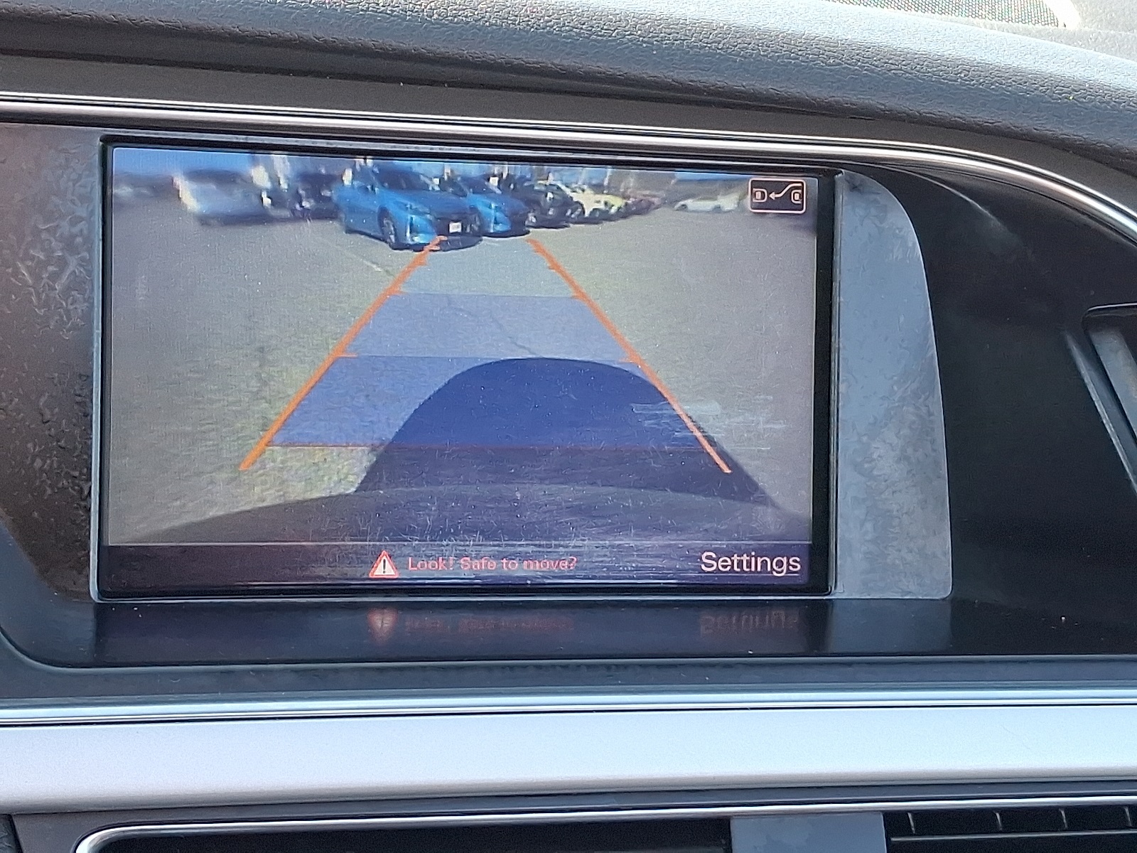 Vehicle image 18 of 28