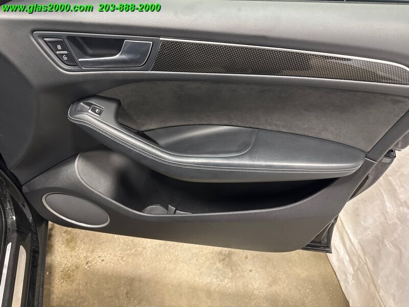 Vehicle image 37 of 86