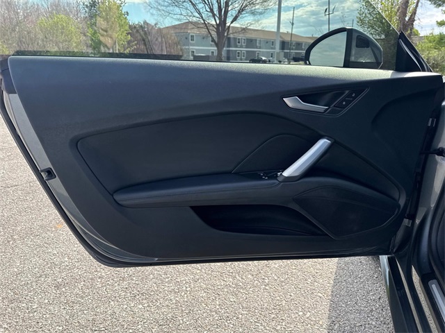 Vehicle image 13 of 33
