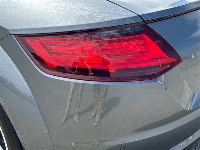 Vehicle image 11 of 33