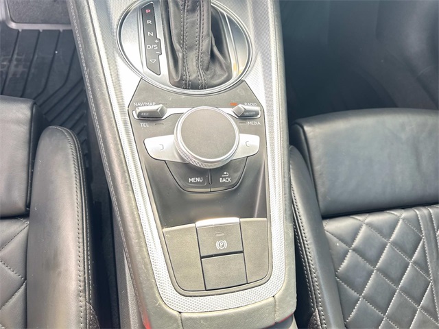 Vehicle image 27 of 33