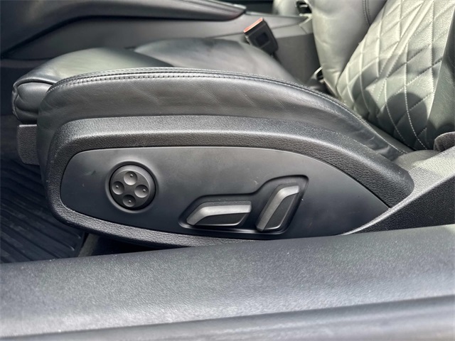 Vehicle image 20 of 33