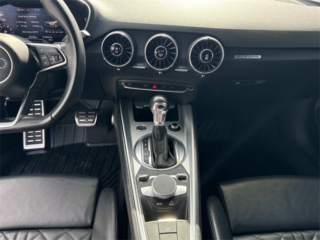 Vehicle image 16 of 33