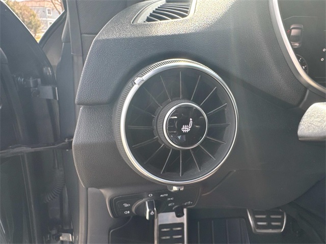 Vehicle image 22 of 33