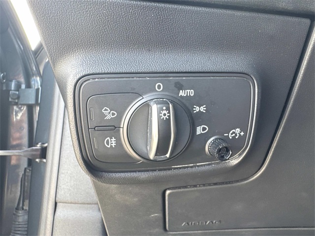 Vehicle image 21 of 33