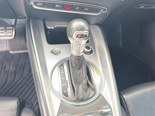 Vehicle image 26 of 33
