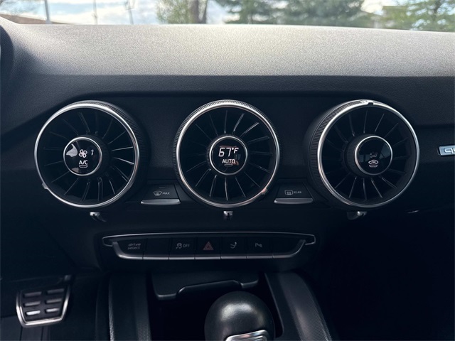 Vehicle image 25 of 33