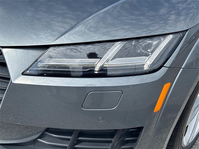 Vehicle image 10 of 33