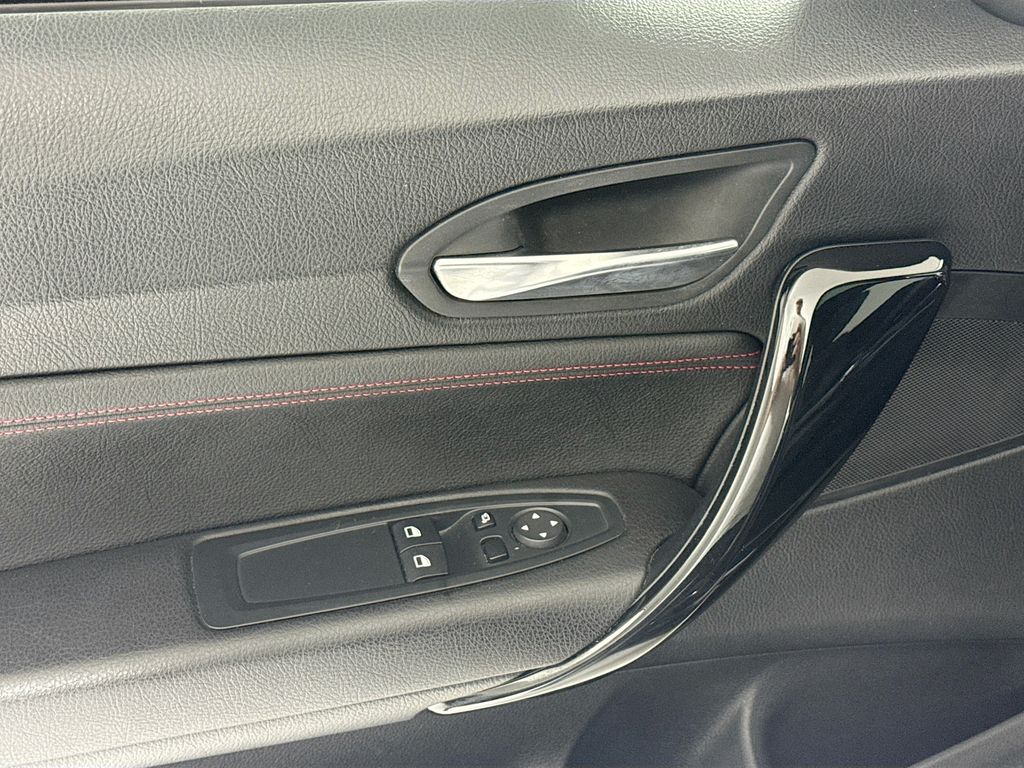 Vehicle image 17 of 26