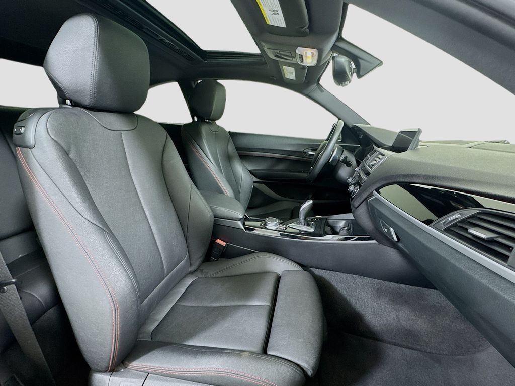 Vehicle image 23 of 26