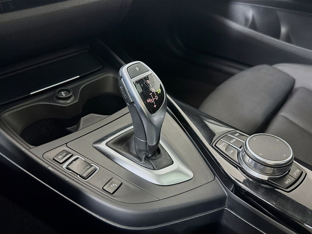 Vehicle image 16 of 26