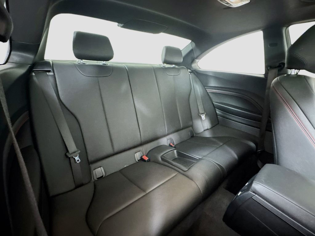 Vehicle image 22 of 26