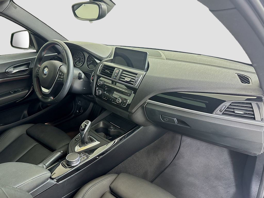 Vehicle image 24 of 26