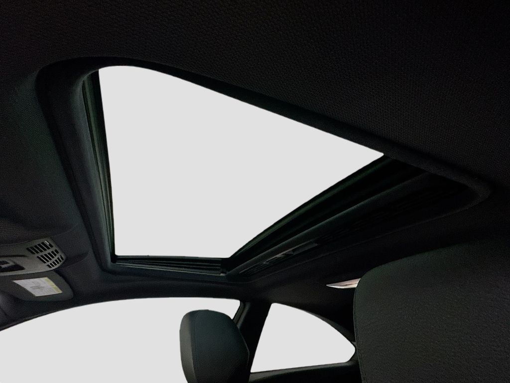 Vehicle image 11 of 26