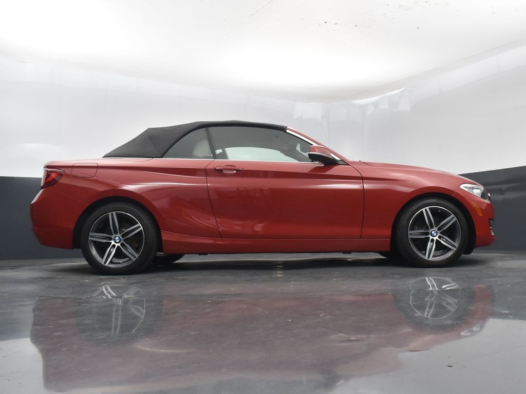 Vehicle image 10 of 50