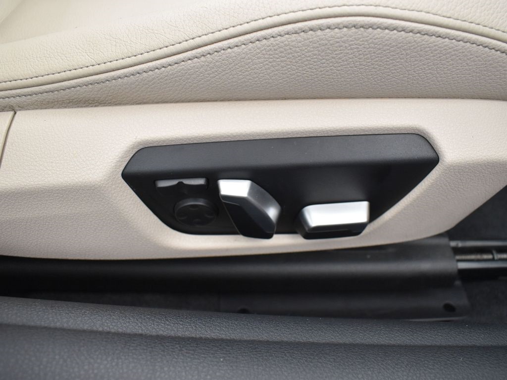 Vehicle image 41 of 50