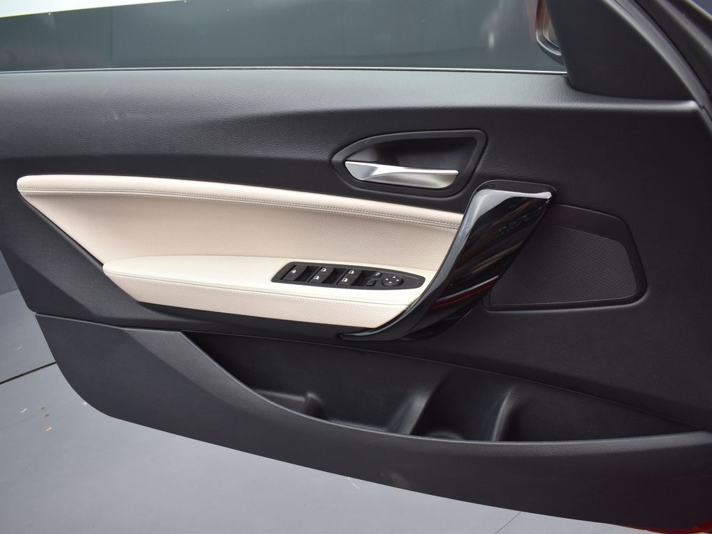 Vehicle image 40 of 50